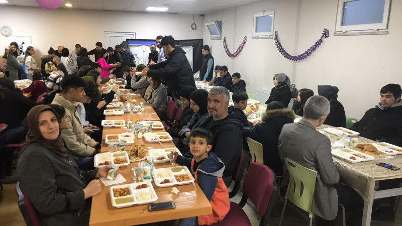 Yenitaşköprü Ortaokulundan depremzedelere iftar programı