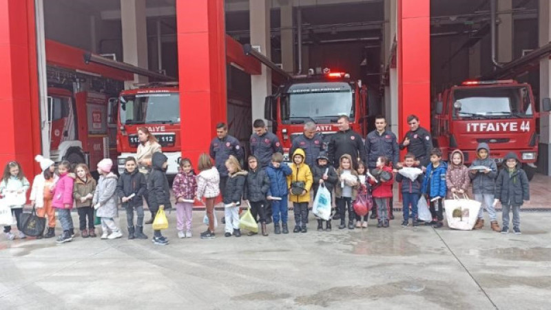 İtfaiyeciler için elleriyle börek yaptılar