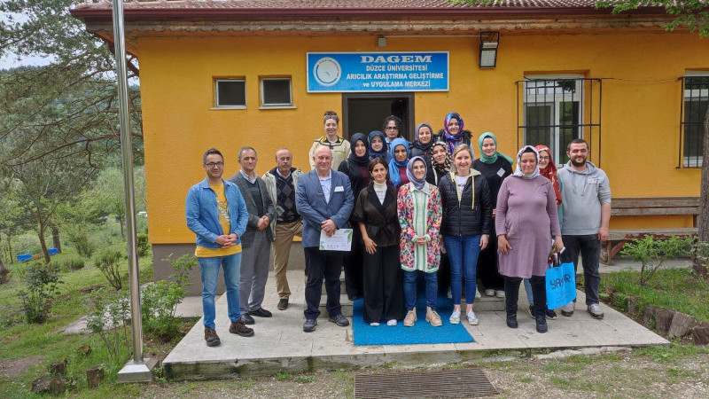 Özel çocuklara arıcılık eğitimi verildi