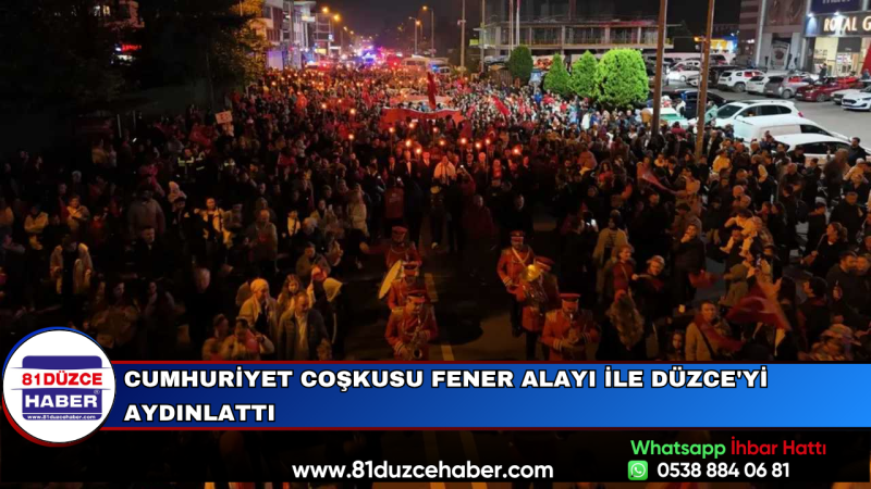 Cumhuriyet Coşkusu Fener Alayı ile Düzce'yi Aydınlattı